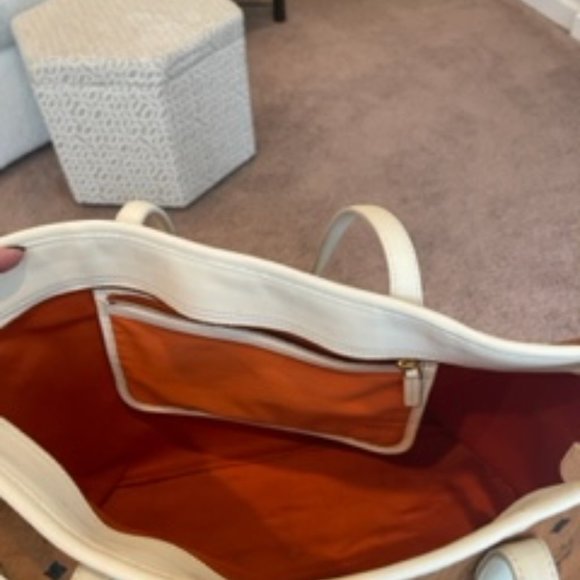 MCM medium shopper tote in Visetos with matching wallet - Picture 2 of 5